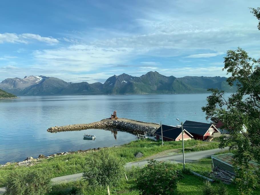 Leilighet I Rorbu Pa Kaldfarnes - Yttersia Senja Exteriör bild