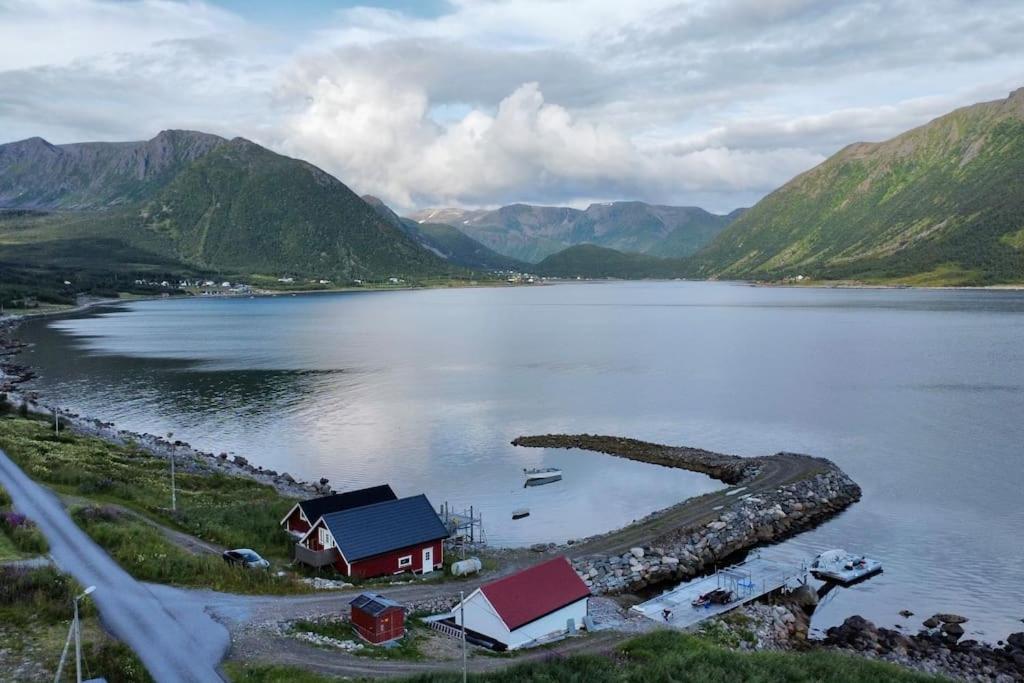 Leilighet I Rorbu Pa Kaldfarnes - Yttersia Senja Exteriör bild
