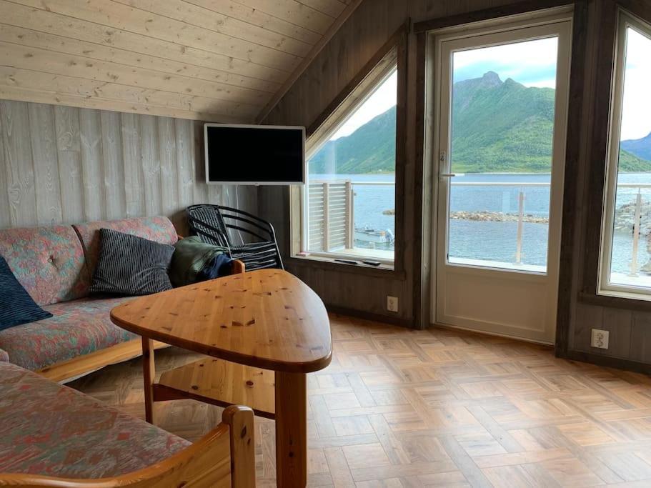 Leilighet I Rorbu Pa Kaldfarnes - Yttersia Senja Exteriör bild